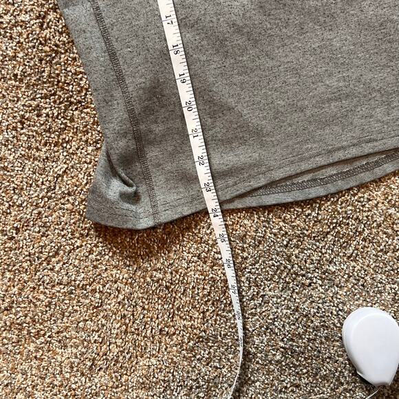 Carhartt Women's Base Force Heavyweight Crew. Size Medium - Picture 5 of 7